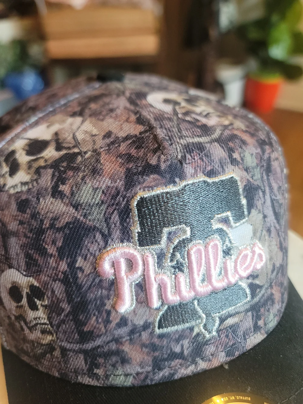 NWOT Philadelphia Phillies Pink & Black Camo And Skull Hat